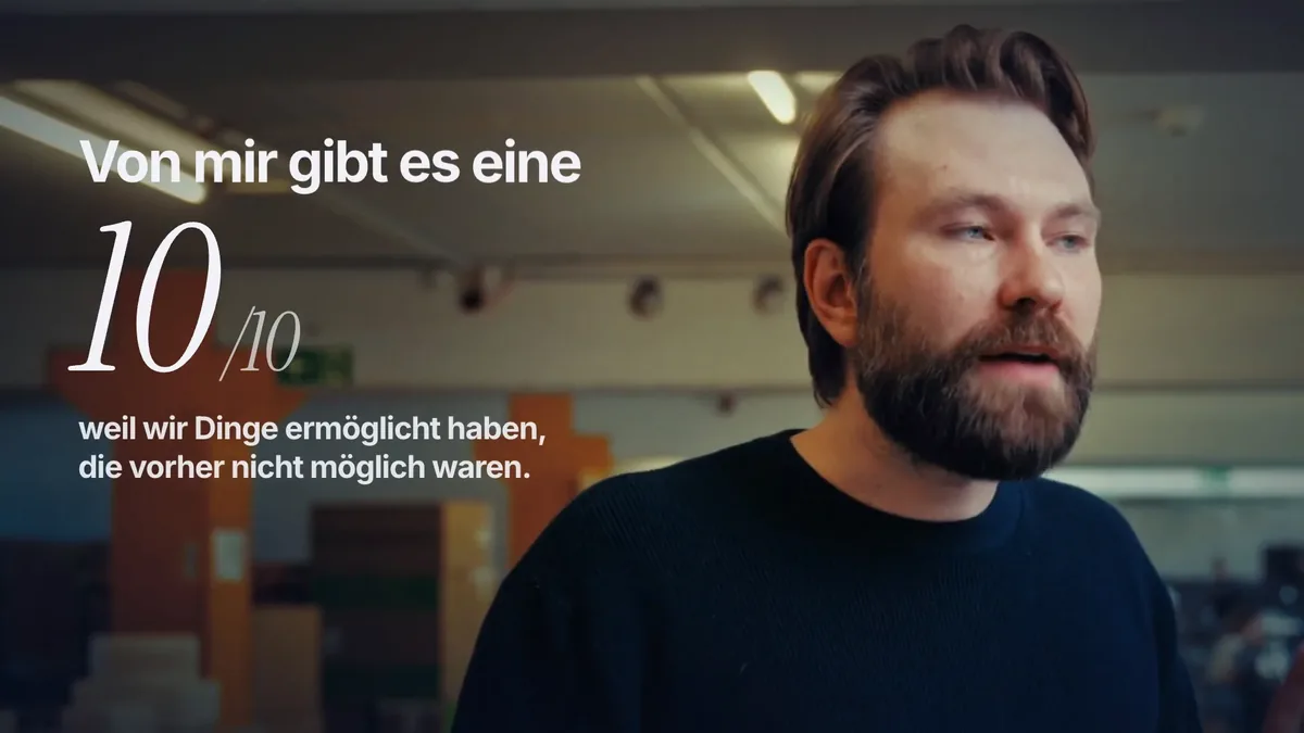 Leon, Gründer und CMO von djoon, im Interview. Eingeblendet: Von mir gibt es eine 10/10, weil wir Dinge ermöglicht haben, die vorher nicht möglich waren.